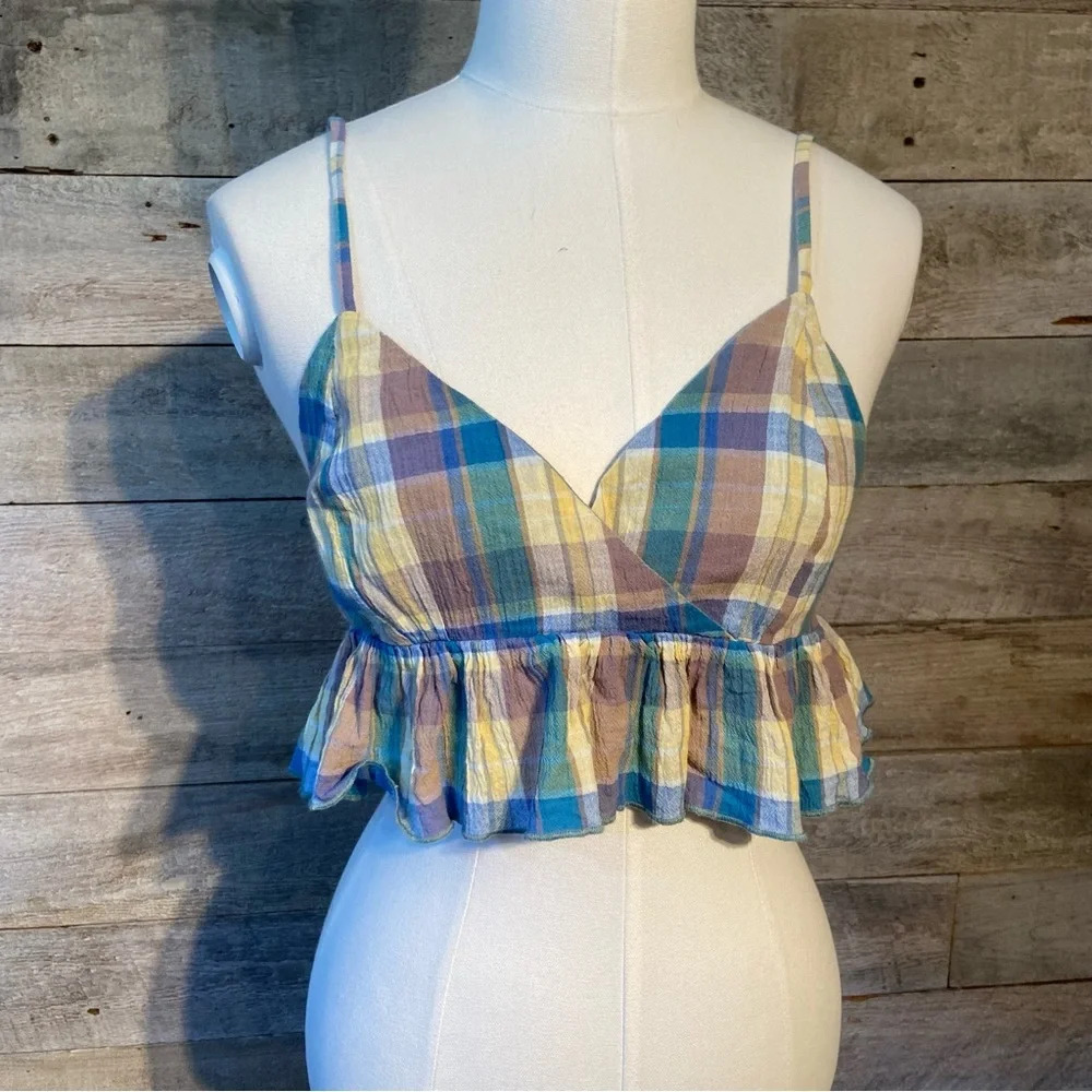 BNWT Urban Outfitters women’s plaid ruffled cropped top in size medium
